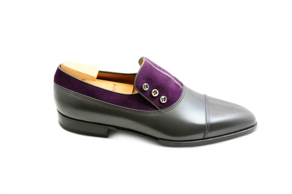 Le mocassin loafer à boutons Malone en bi matière marron gris et daim violet