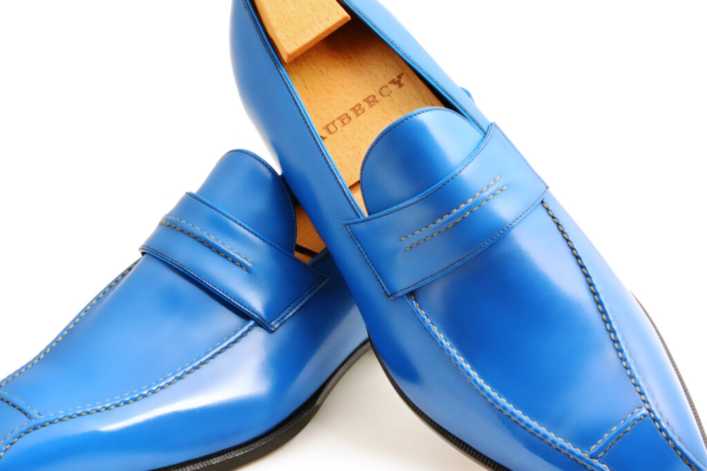 Le mocassin loafer Janus en cuir bleu de France